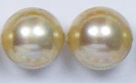 K2N shell case made of simulated-pearl material, sophisticated pearlescent shimmer and compact shape